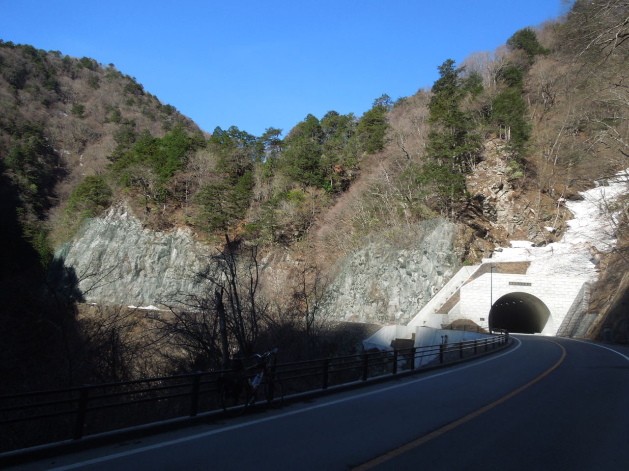 峠の下りはロードバイクよりもクロスバイクのほうが強い?
