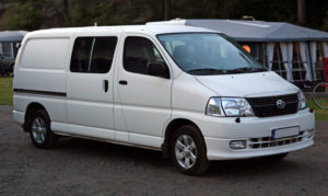 1024px-2007_Toyota_Hiace_Van_LWB_KLH22