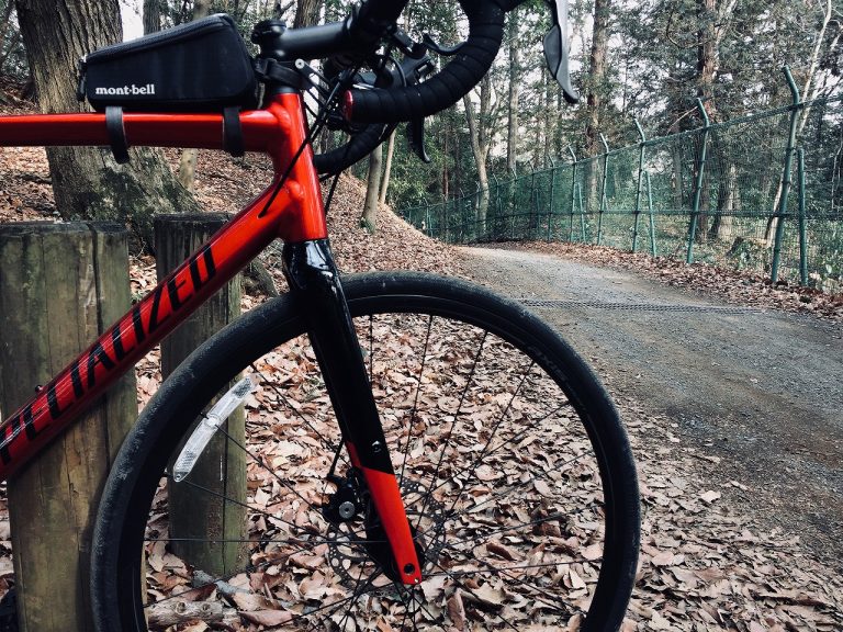 グラベルロードでマウンテンバイクコースを走ることはできるのか？ストック状態での性能を確かめる