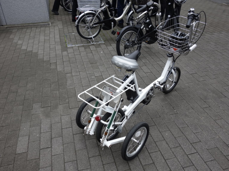 乗りやすさと倒れにくさを両立した高齢者向け自転車「豊田トライク・LWL」