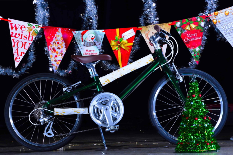 子ども用スポーツ自転車「シェファードシティキッズ20」に「クリスマス」限定セットモデルが登場