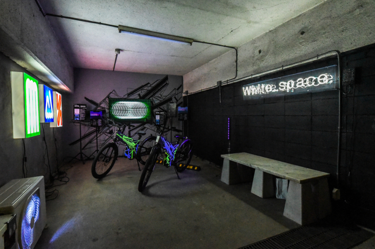 都市の隙間を有効活用、渋谷にシェアバイク「white_space」の期間限定ショールームが誕生