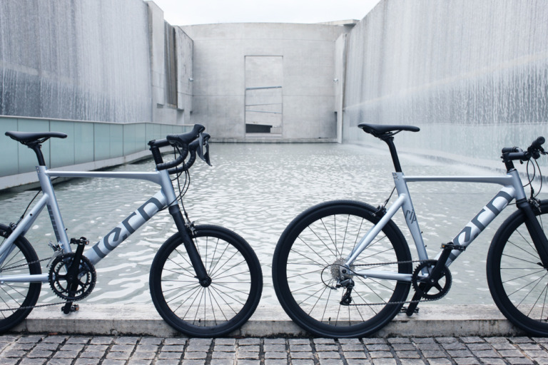 Tern”ROJI BIKES”シリーズの「SURGE」「RIP」に、新色「アイスグレー」が追加