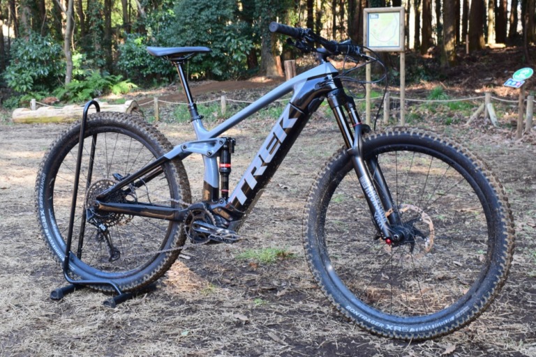 【E-MTB】坂を駆け抜ける喜びと下りの安定性を両立したフルサス電動アシストMTB「TREK Rail9.7」【E-Bike】