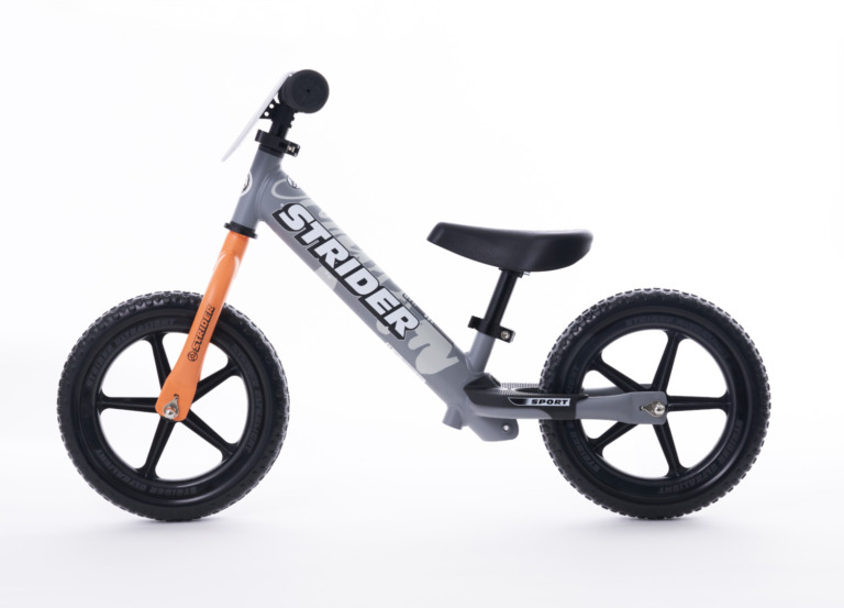 ランニングバイク「ストライダー」がアーティスト「神山隆二」とコラボした RATFACEモデル登場