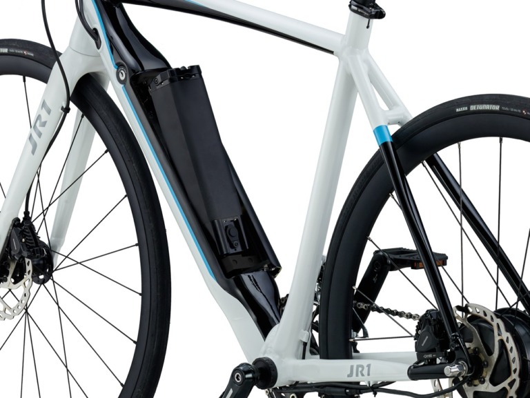 BESV、ロードバイクタイプのE-Bike「JR1」限定でバッテリー＋１キャンペーンを実施