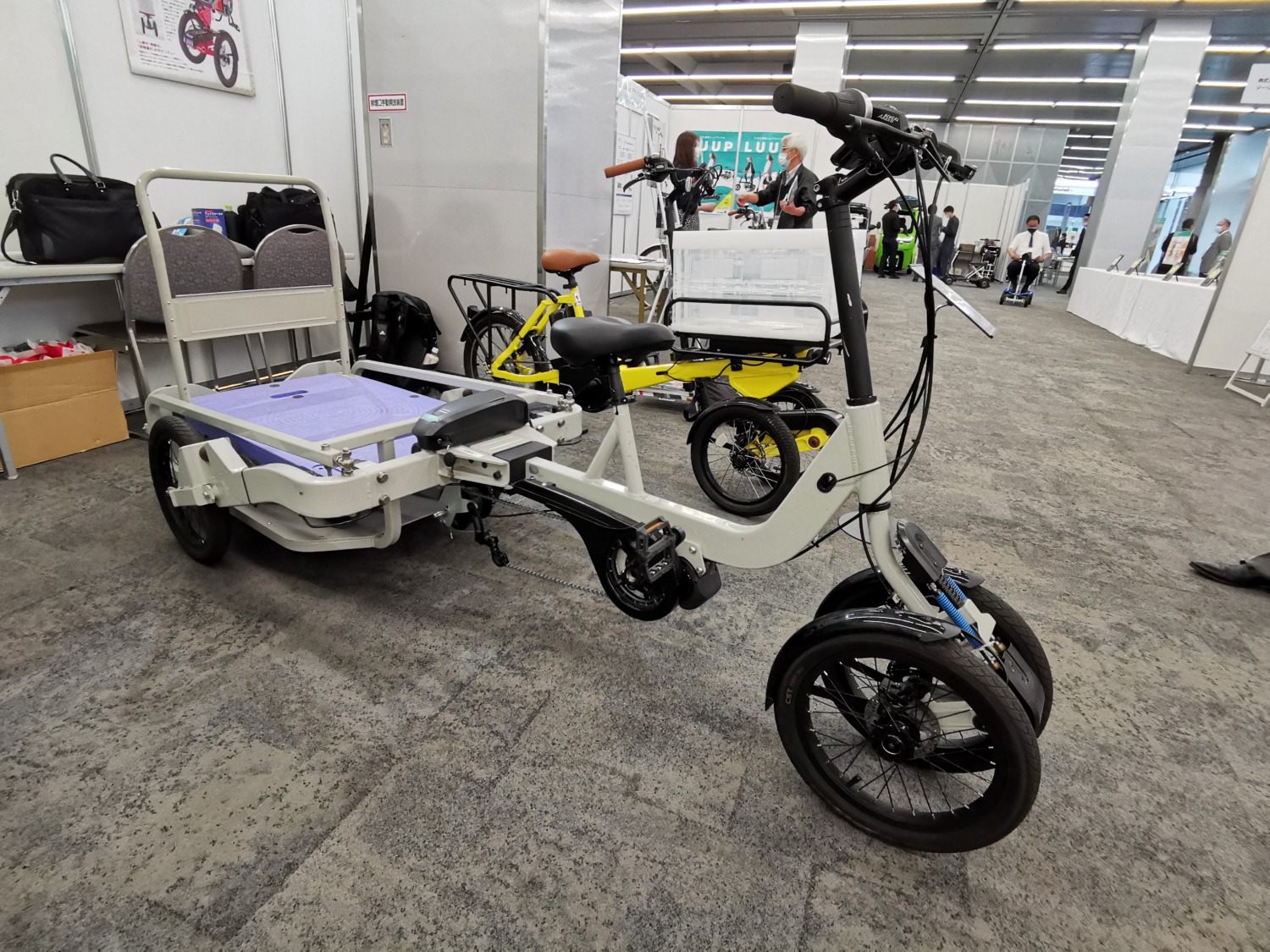t【神戸】希少車種！カルガモ四輪3人乗り 電動自転車