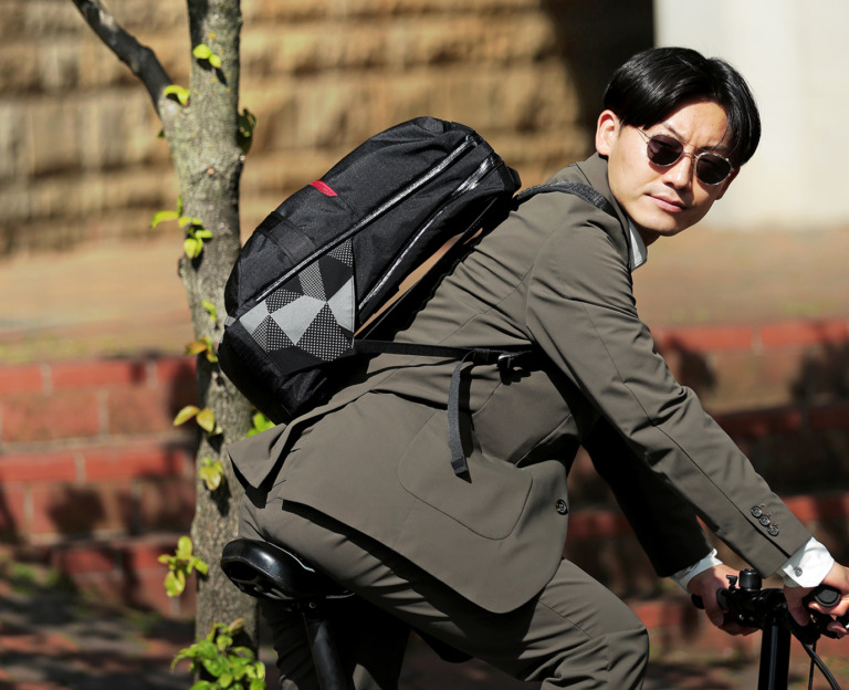 「ace.」とサイクルファッションブランド「narifuri」がコラボしたビジネスリュック「ラパックエアV2 NF」