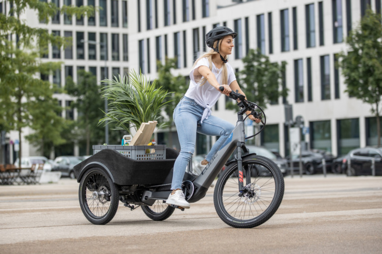 BMW 「CUBE Concept Dynamic Cargo inspired by BMW」発表「CUBE BIKES」とコラボした3輪カーゴE-Bike
