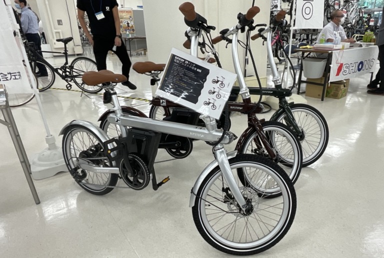オオトモから20インチの街乗り向け電動アシスト自転車「RIPSTOP DA6」登場