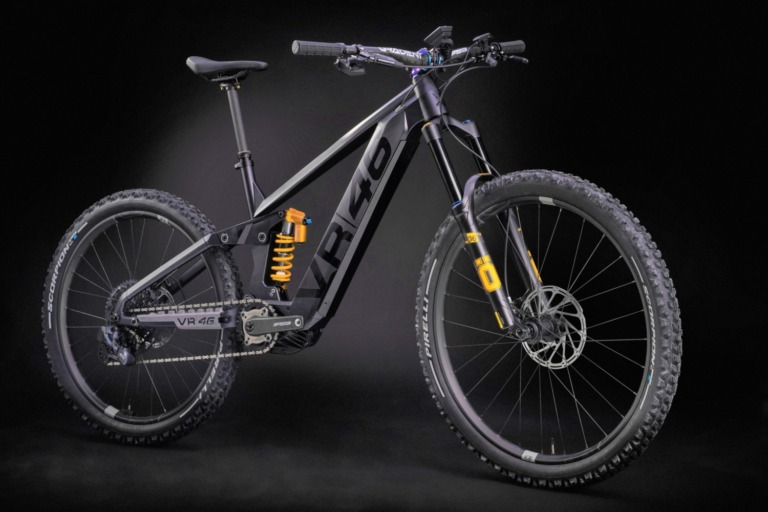バレンティーノ・ロッシで有名な「VR46」ブランドにフルサスE-MTB登場 ロッシ本人のサイン入り限定モデルも用意