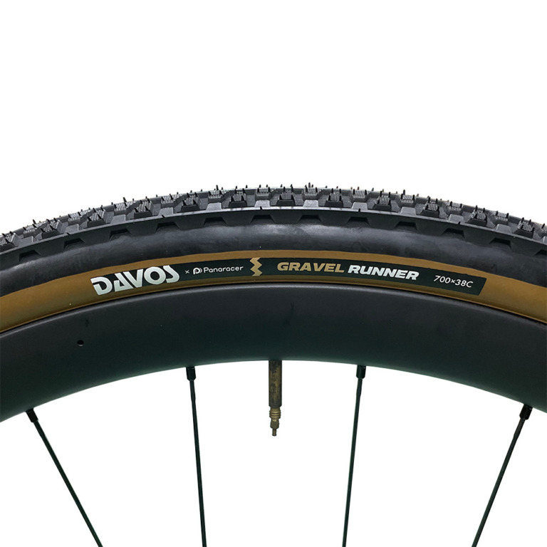 DAVOS Panaracerとコラボしたグラベルロード向けタイヤ「GRAVEL RUNNER（グラベルランナー）」登場