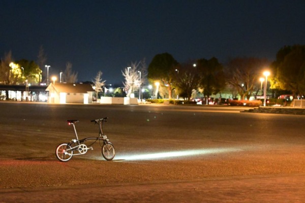 クラシックなデザインの自転車用ライトブランド「KiLEY（キーレイ）」から、USB充電式の砲弾ライトが登場 | シクロライダー