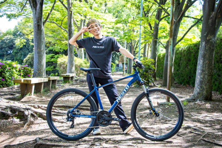 お笑い芸人「石井ミカン」 スポーツ自転車ブランド NESTO（ネスト）の アンバサダーに就任