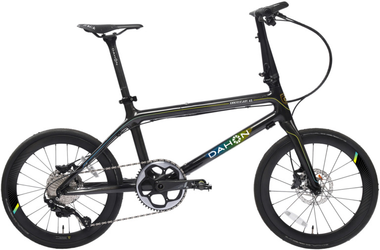 DAHON 40周年記念モデル「ANNIVERSARY 40」限定発売　DAHON初のカーボンフレームを採用した折りたたみ自転車