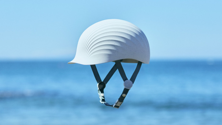 ホタテの貝殻を使用した環境配慮型ヘルメット 「HOTAMET / ホタメット」