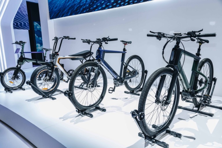 ベトナムの自動車会社「ビンファスト」　CES2023でEバイクを発表