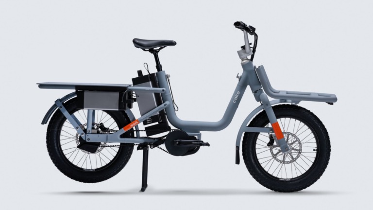 スウェーデンの2輪EVブランド「CAKE」のEバイク「オイク」登場　沢山の荷物を積むことができるカーゴバイク