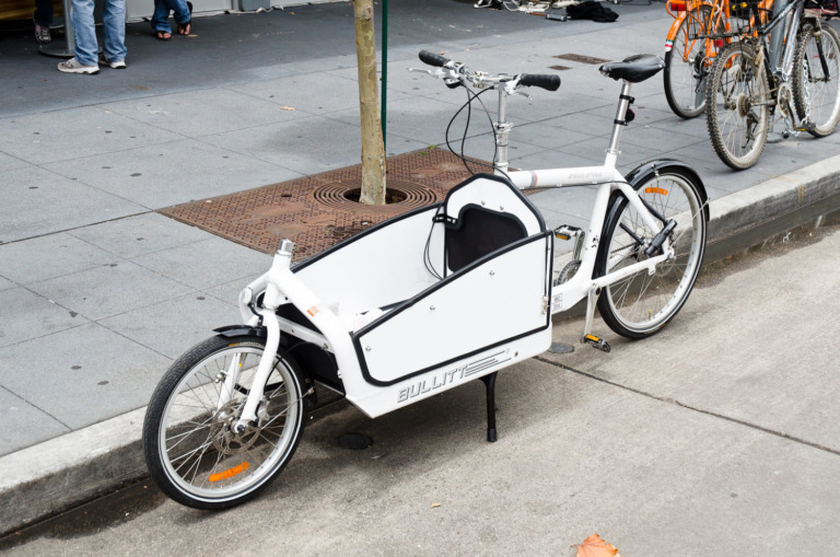 カーゴバイクとは？軽トラやバンよりも小さい輸送手段が求められる中、注目を集めるモビリティを解説