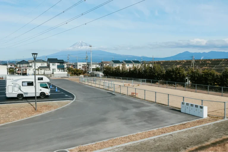 キャンピングカー旅行の最適シーズン、富士山を望む「トライアルパーク蒲原 RVパーク」含む人気RVパークが続々オープン！