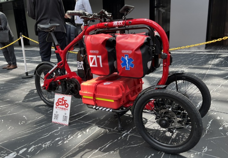 STREEK ACTIVE CARGO TRIKE 救急医療三輪自転車コンセプト(EMB) 　都市部での救命活動に対応するためのコンセプトEバイク