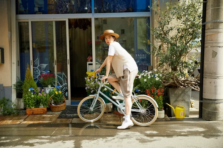 都市生活を彩る、ほぼ日とtokyobikeの特別仕様自転車が登場！家族や職場で共有可能なコンパクトなミニベロ