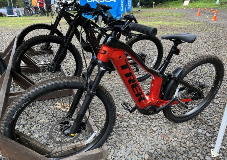 TREK　新型フルサスE-MTB「POWERFLY FS4」登場　