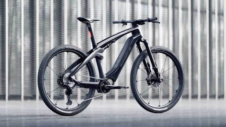 ポルシェ、Rotwildとコラボした最新Eバイク発表　アスファルトとトレイルで魅力を発揮する2つの新型が登場