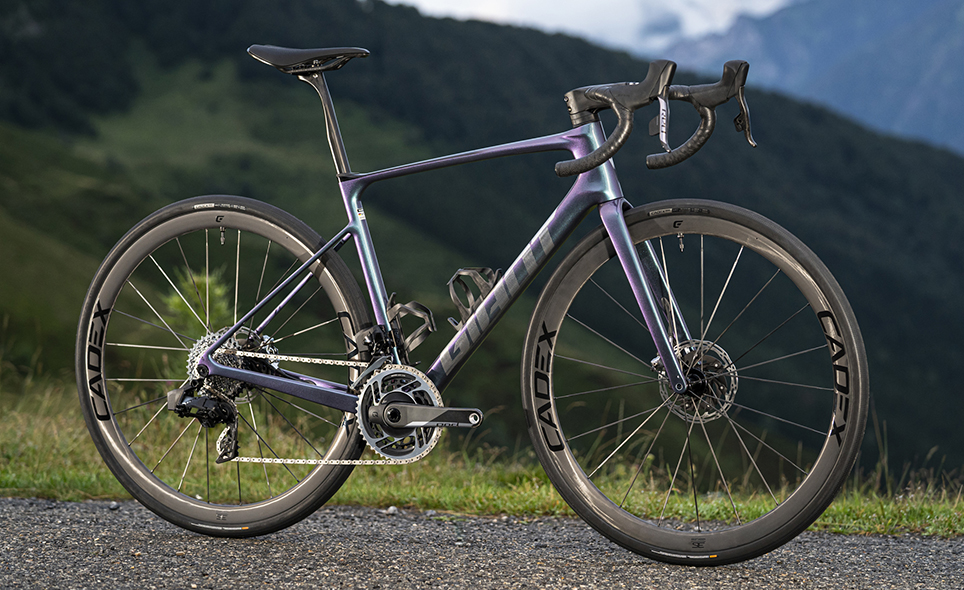GIANT DEFY 2 ロードバイク フレームカラー黒×赤×白 GIANT DEFY 2 ロードバイク フレームカラー黒×赤×白