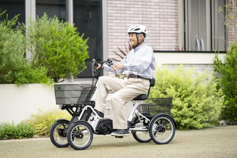 高齢者の移動問題解決の一歩！？　電動アシスト付き4輪自転車『遊歩リベルタ』登場　セリオから