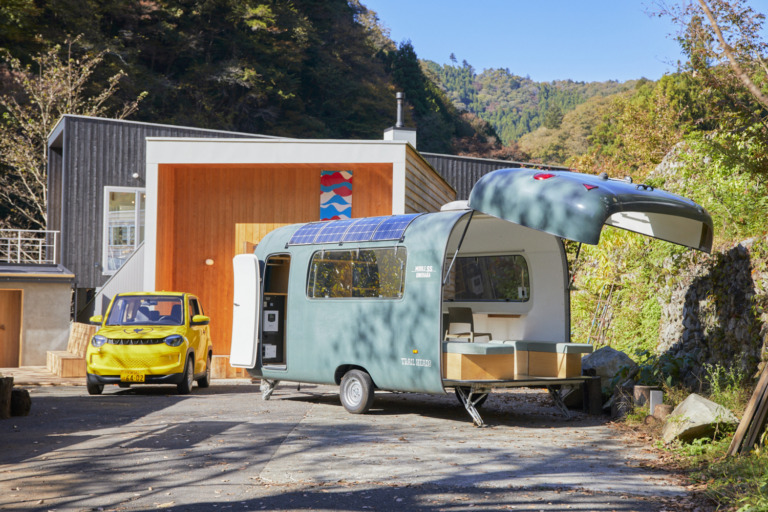 東京都檜原村の会員制滞在型コワーキングスペース「Village Hinohara」に移動式のEV充電スタンド『モバイルSS・ヒノハラ』開設