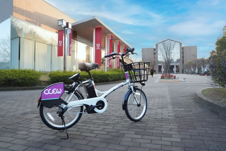 龍谷大学と株式会社Clewが提携し、瀬田キャンパスでシェアモビリティサービス「CLEW」を開始