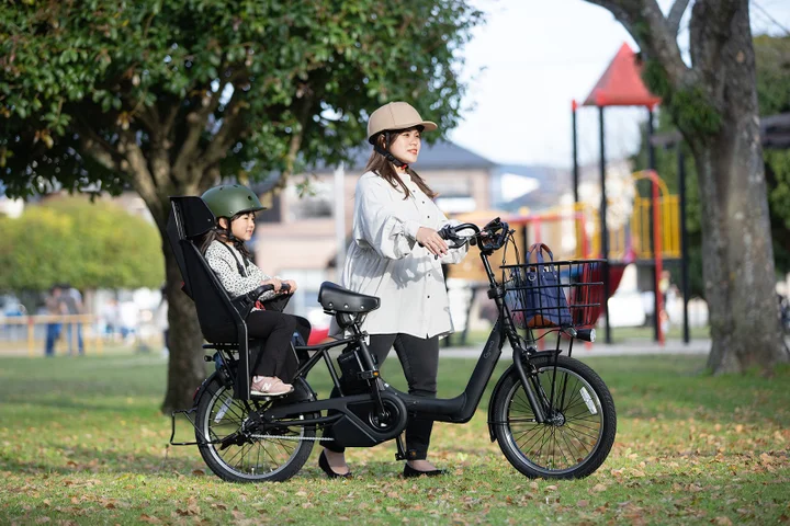 国内初の押し歩き機能を搭載した幼児2人同乗用電動アシスト自転車が登場！　パナソニックサイクルテック