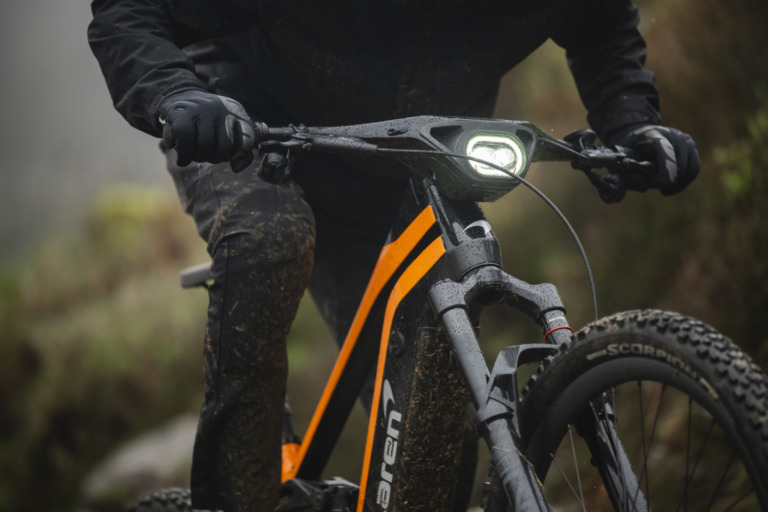 未来的でハイパワーのE-MTB「マクラーレン EXTREME」が海外で登場