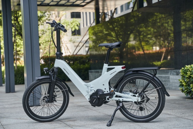 フェニックス合同会社、Makuakeにて折りたたみ電動アシスト自転車「EMOTORAD F046」の先行独占販売を開始