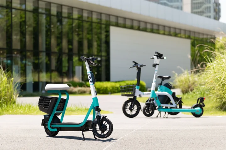 Luup、新たな移動手段「電動シートボード」を発表 – 座席・カゴ付きで幅広いニーズに対応