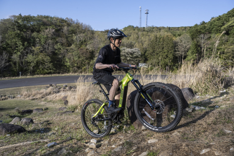 ミヤタ　フルサスE-MTBを購入するとバッテリーが一本貰えるキャンペーンを開催
