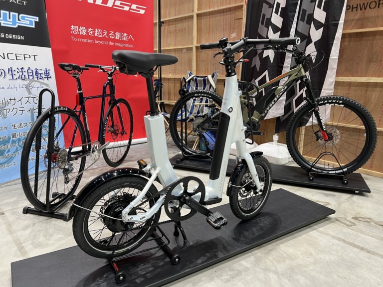XROSS コンパクトでプレミアムな折りたたみEバイクのコンセプトモデルを公開