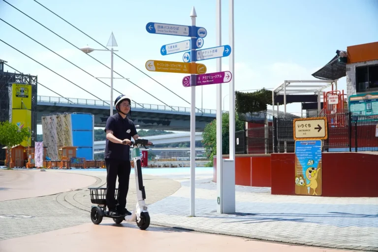 株式会社ストリーモ、小型立乗り三輪モビリティ「ストリーモ S01JW」を横浜・八景島シーパラダイスに導入 ―島内巡回業務の効率化と従業員の負担軽減を実現