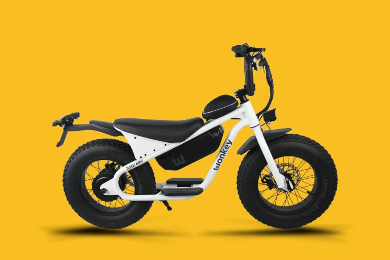 特定小型原付「wonkey」に新色マットホワイトが登場　――大容量バッテリー選択も可能に、用途拡大を目指す新展開